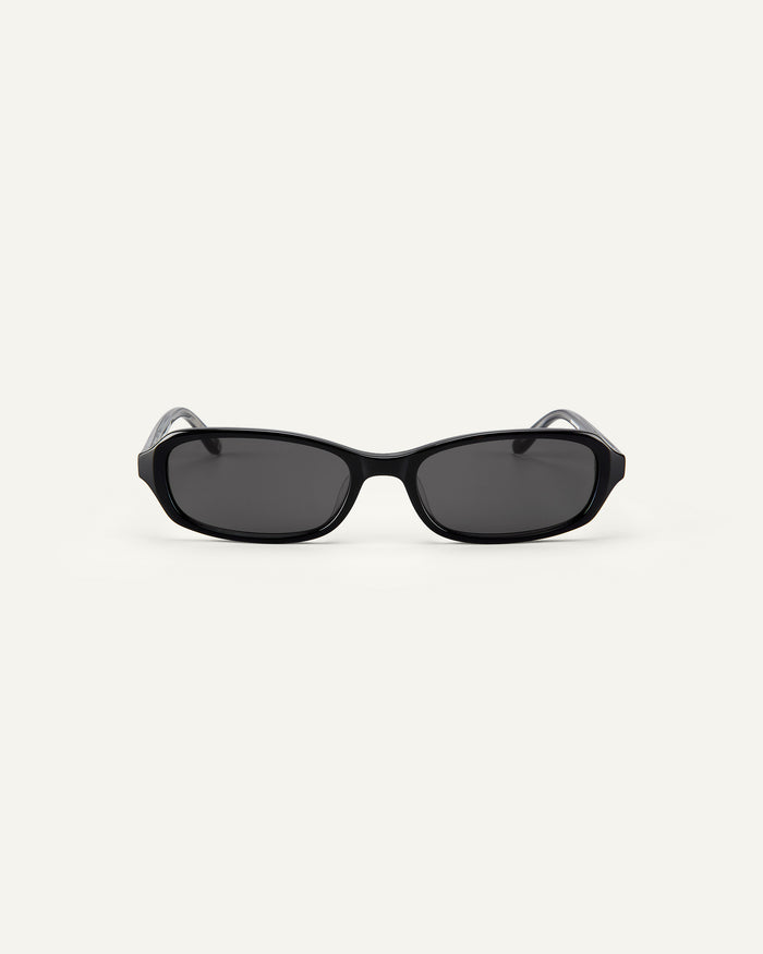 Face shot of Bonnie Clyde Blondie sunglasses in black with black lenses.