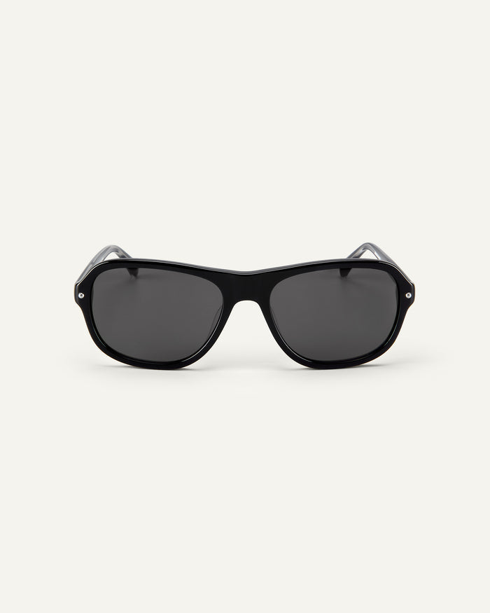 Face shot of Bonnie Clyde Boss Fight sunglasses in black with black lenses.