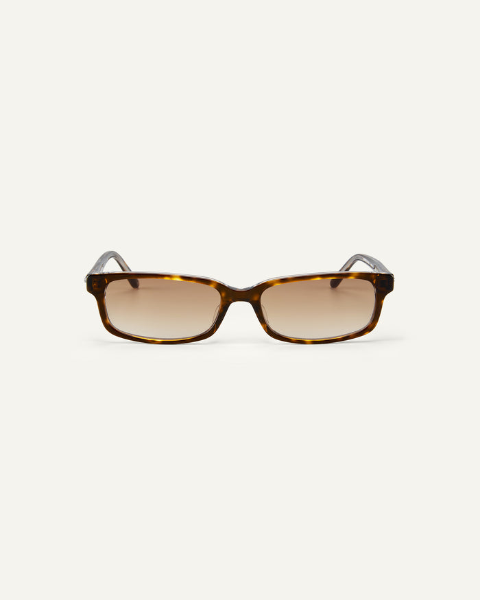 Face shot of Bonnie Clyde Boyfriend 2 sunglasses in layered tortoise with brown gradient lenses.