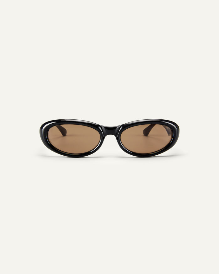 Face shot of Bonnie Clyde Groupie sunglasses in black with brown lenses.