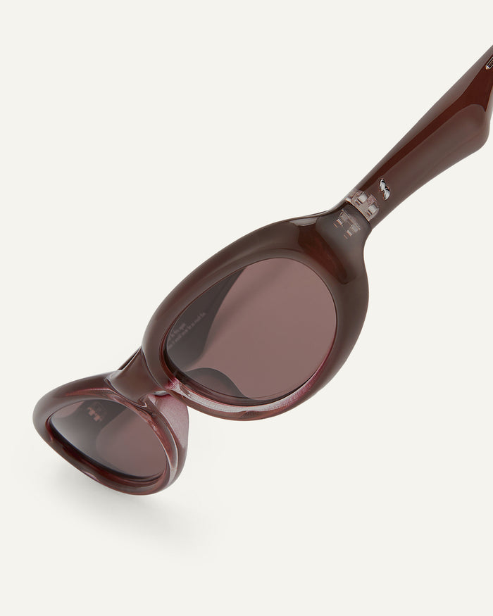 Close-up shot of Bonnie Clyde Groupie sunglasses in brown with brown lenses.