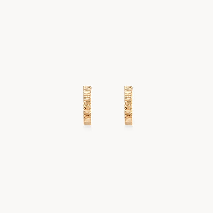 Little Tree Bark Stability Hoop in 14k yellow gold, alternate angle detail view