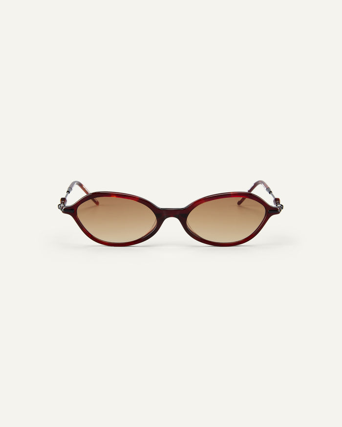 Face shot of Bonnie Clyde Nisa sunglasses in black and red tortoise with brown gradient lenses.