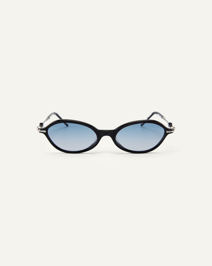 Face shot of Bonnie Clyde Nisa sunglasses in black with blue gradient lenses.