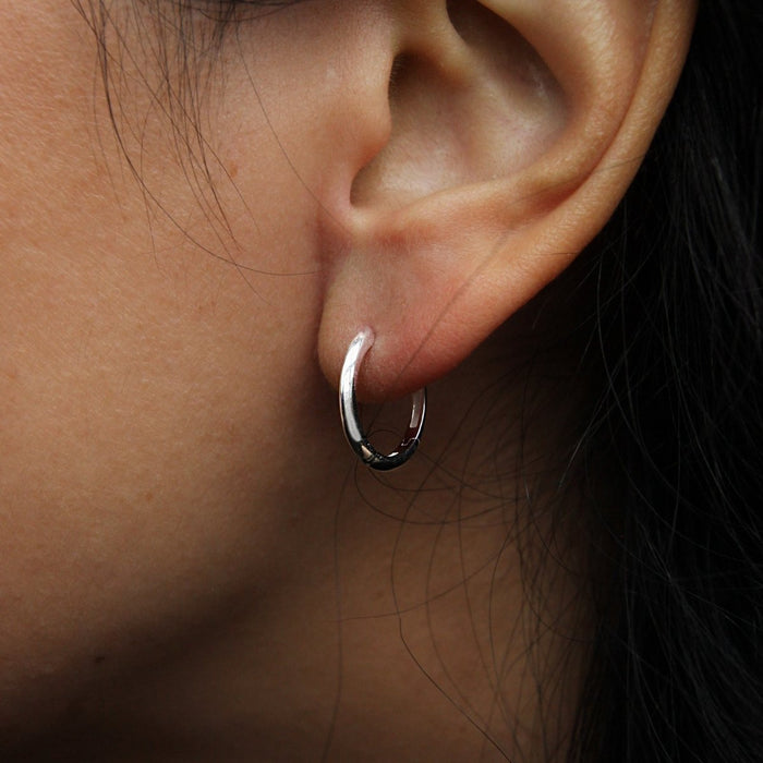 Perfect Medium Everyday Hoop Silver, alternate angle detail view