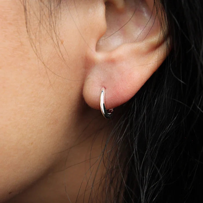 Perfect Small Everyday Hoop Silver, alternate angle detail view