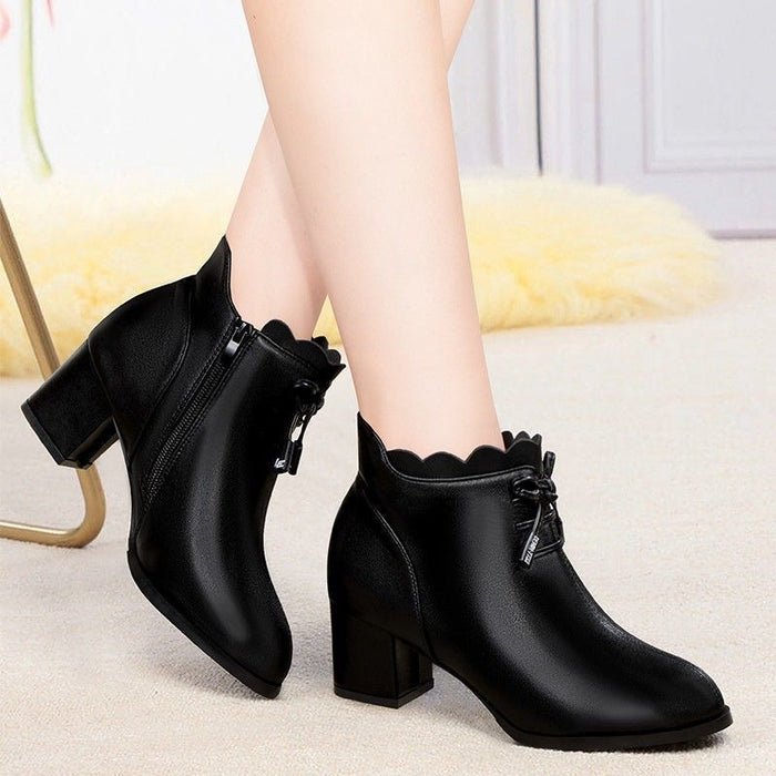 Plus Size Women's Velvet-Lined Soft Leather Short Boots