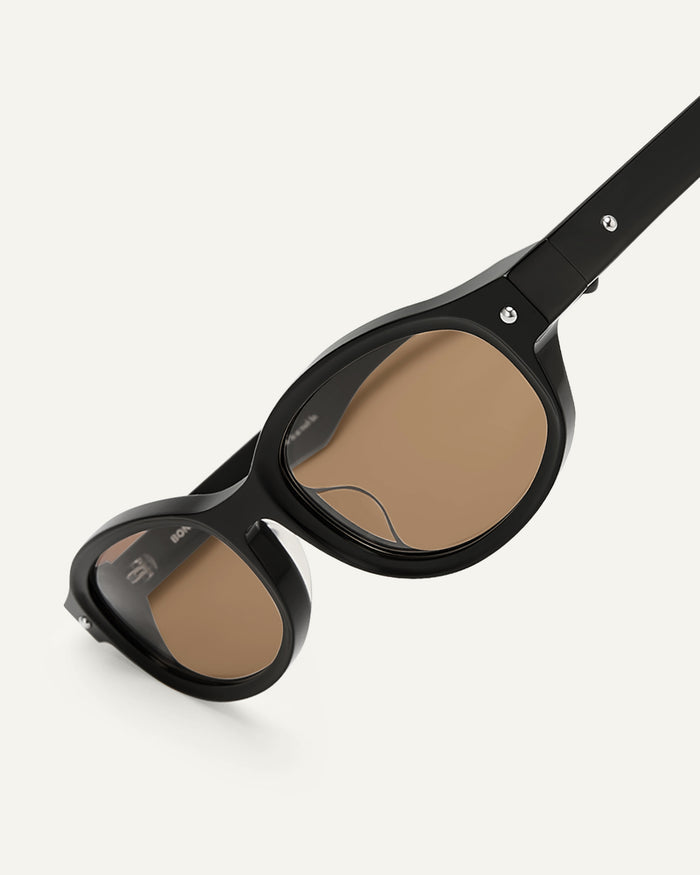 Close-up shot of Bonnie Clyde Roller Coaster sunglasses in black with brown lenses.
