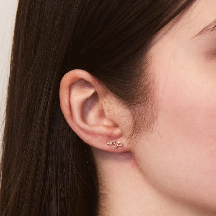 Snail Trail Studs in 10/14k yellow gold with diamond, alternate angle detail view