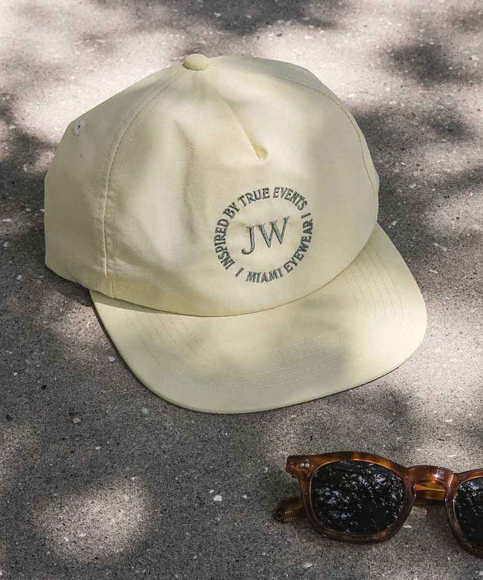 Johann Wolff hat beige