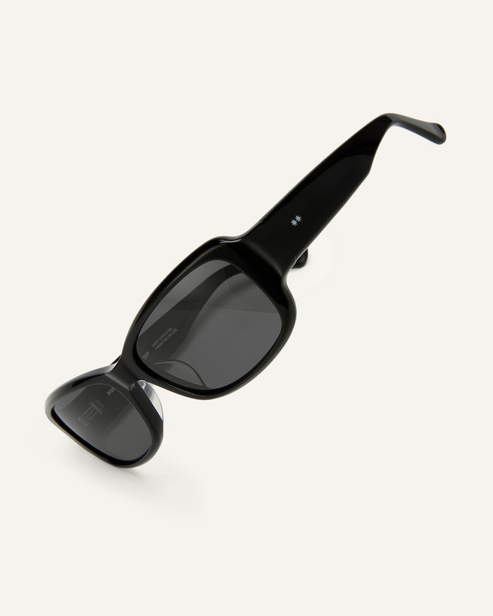 Close-up shot of Bonnie Clyde Sugar sunglasses in black with black lenses.
