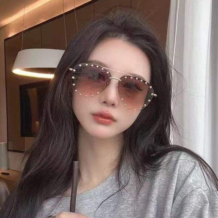 Women's Metal Rivet Large Frame Sunglasses